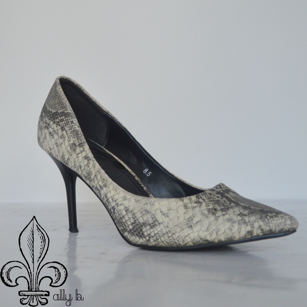 ⚜️ snake skin heels by Calisto⚜️
